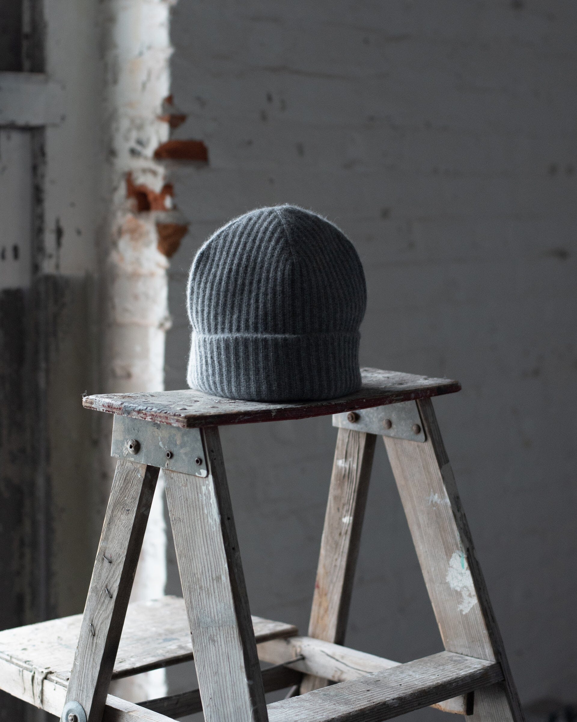 #color_grey Begg & Co Cashmere Knitted Beanie