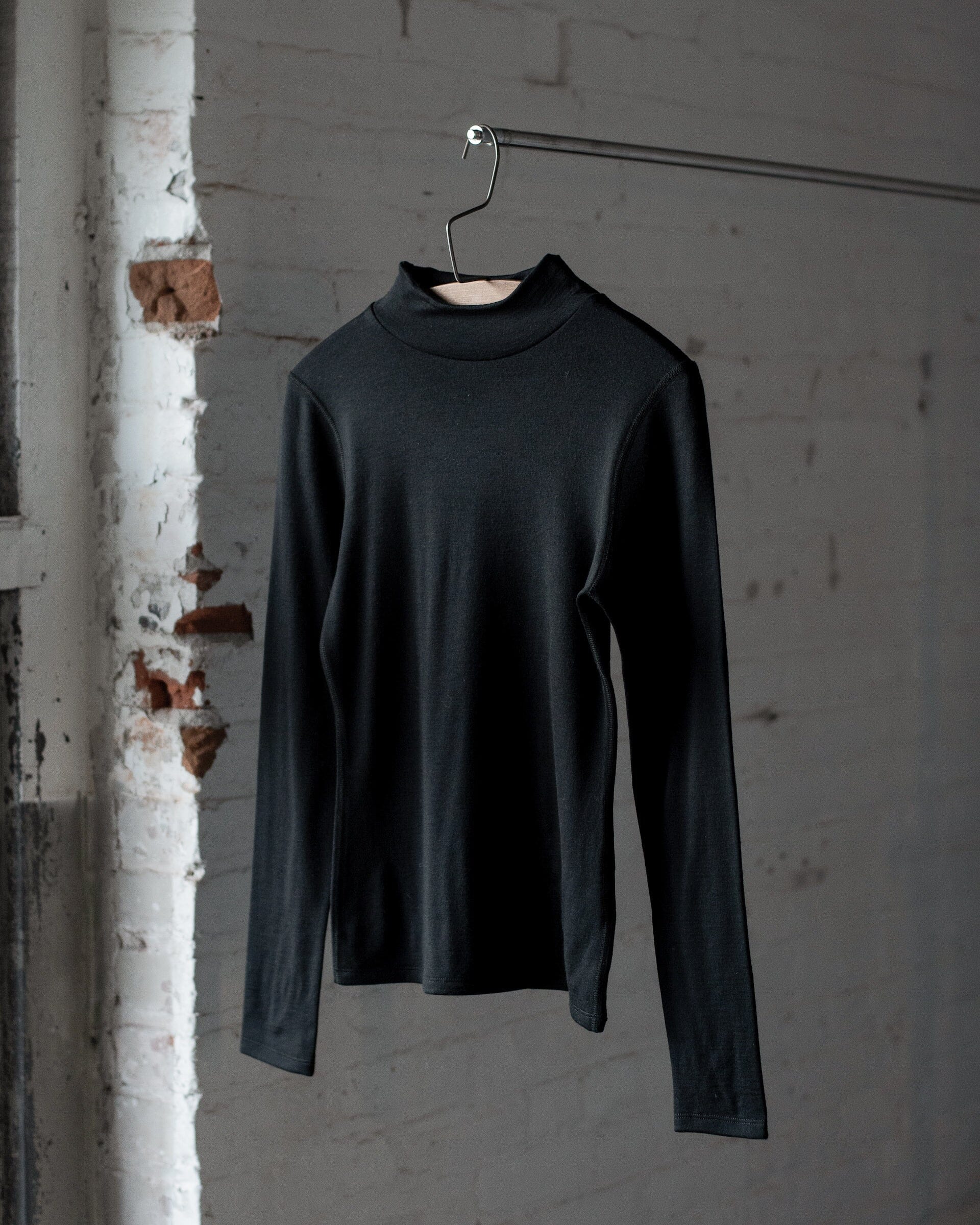 The #color_black 195 Merino Mockneck in Black Front 