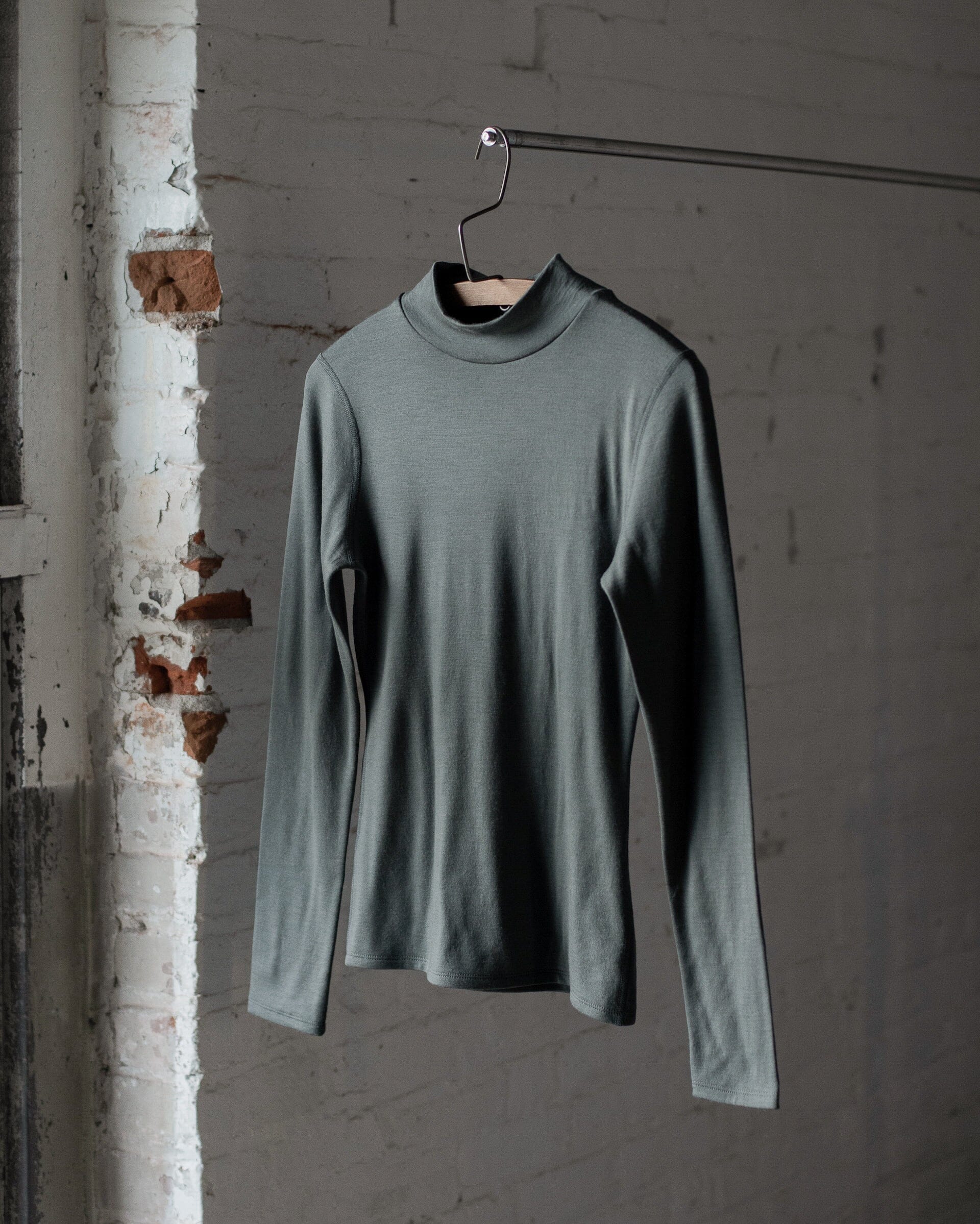 #color_eucalyptus The 195 Merino Mockneck in Eucalyptus Front 