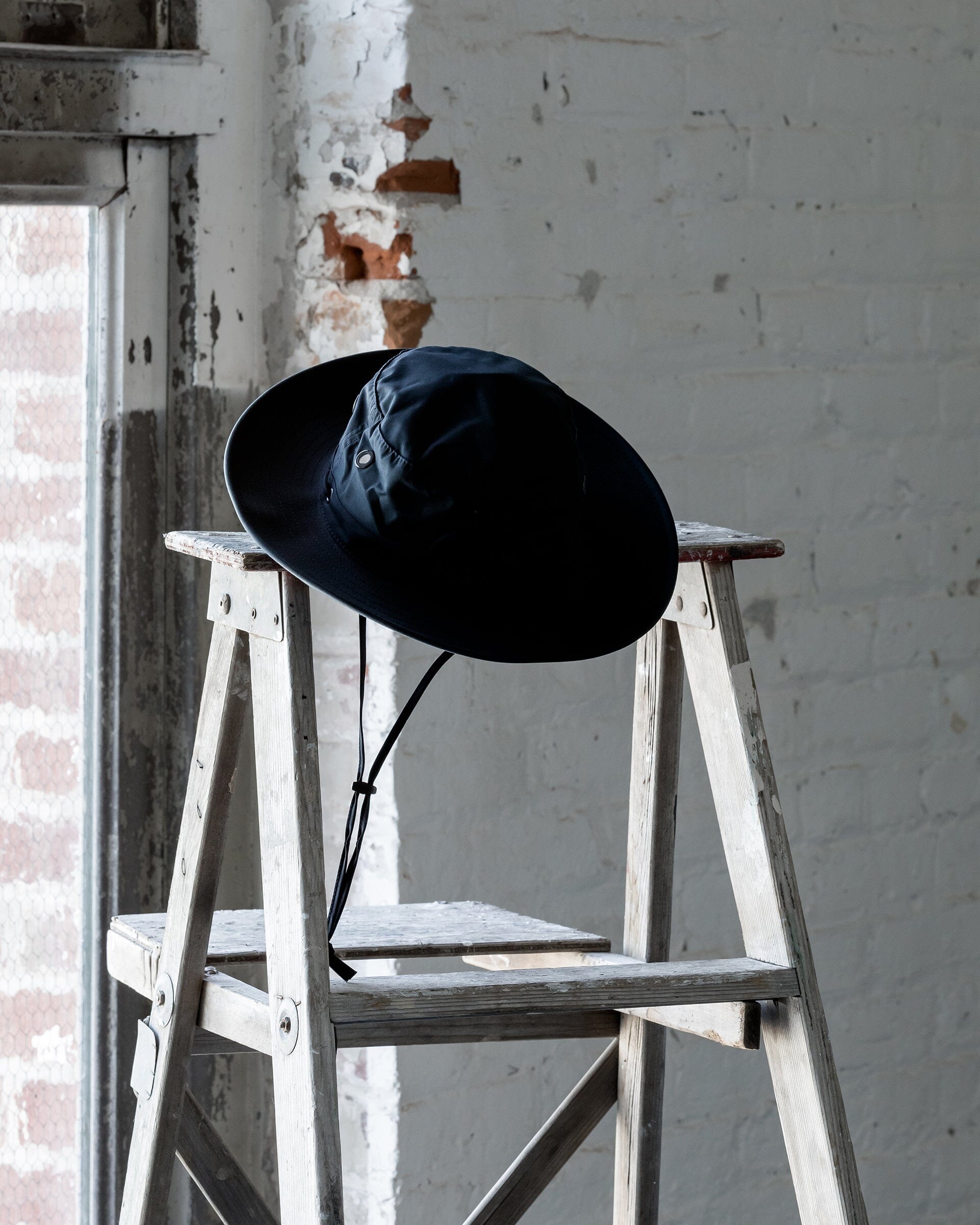 #color_navy The Bucket Hat in Navy Front 