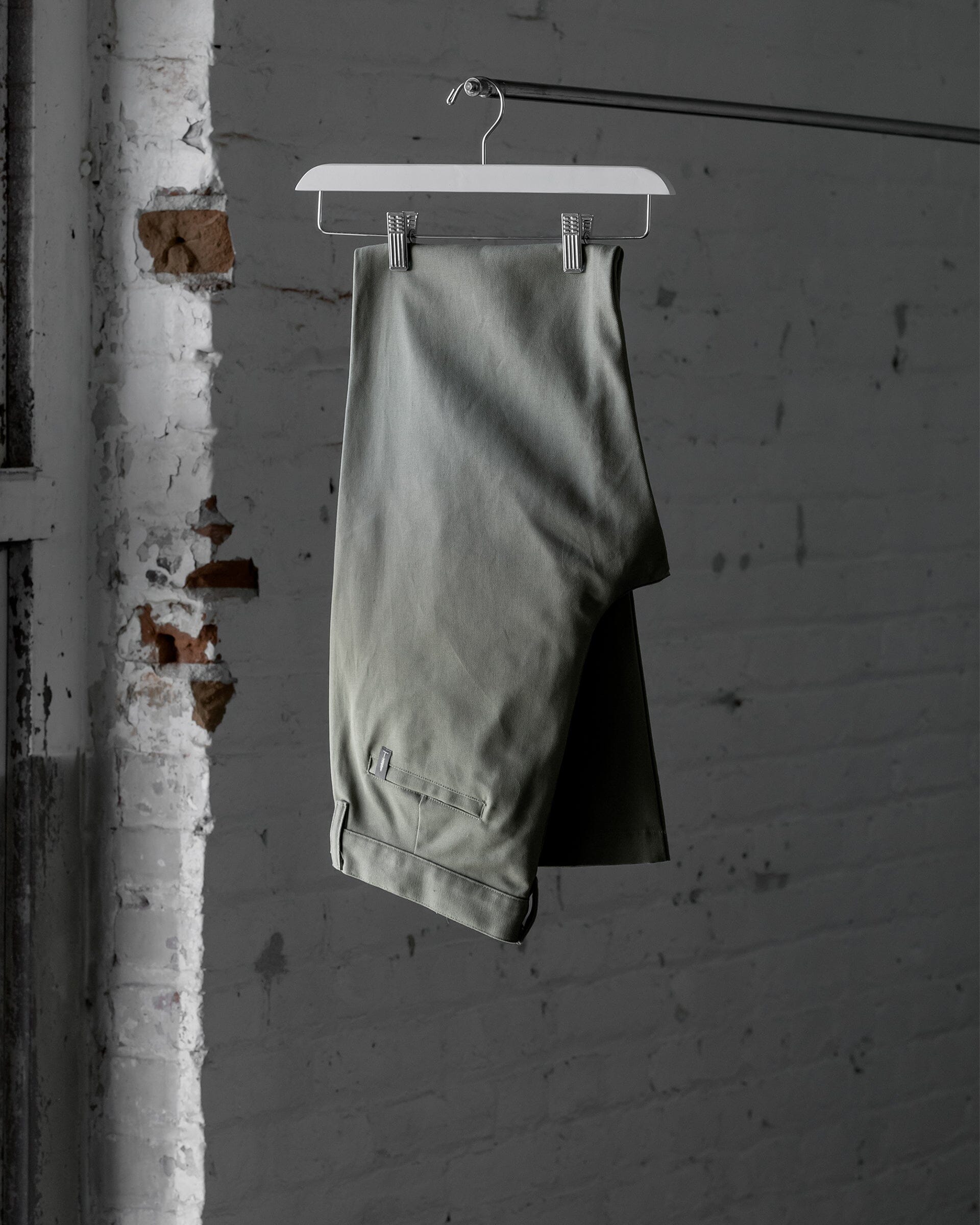 #color_coriander The Chino Pant in Coriander Folded