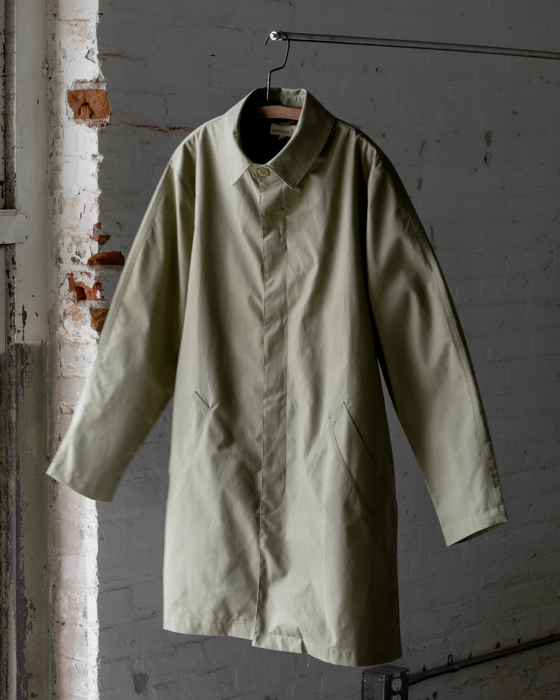 #color_lichen The Ventile Mac Coat in Lichen Front 