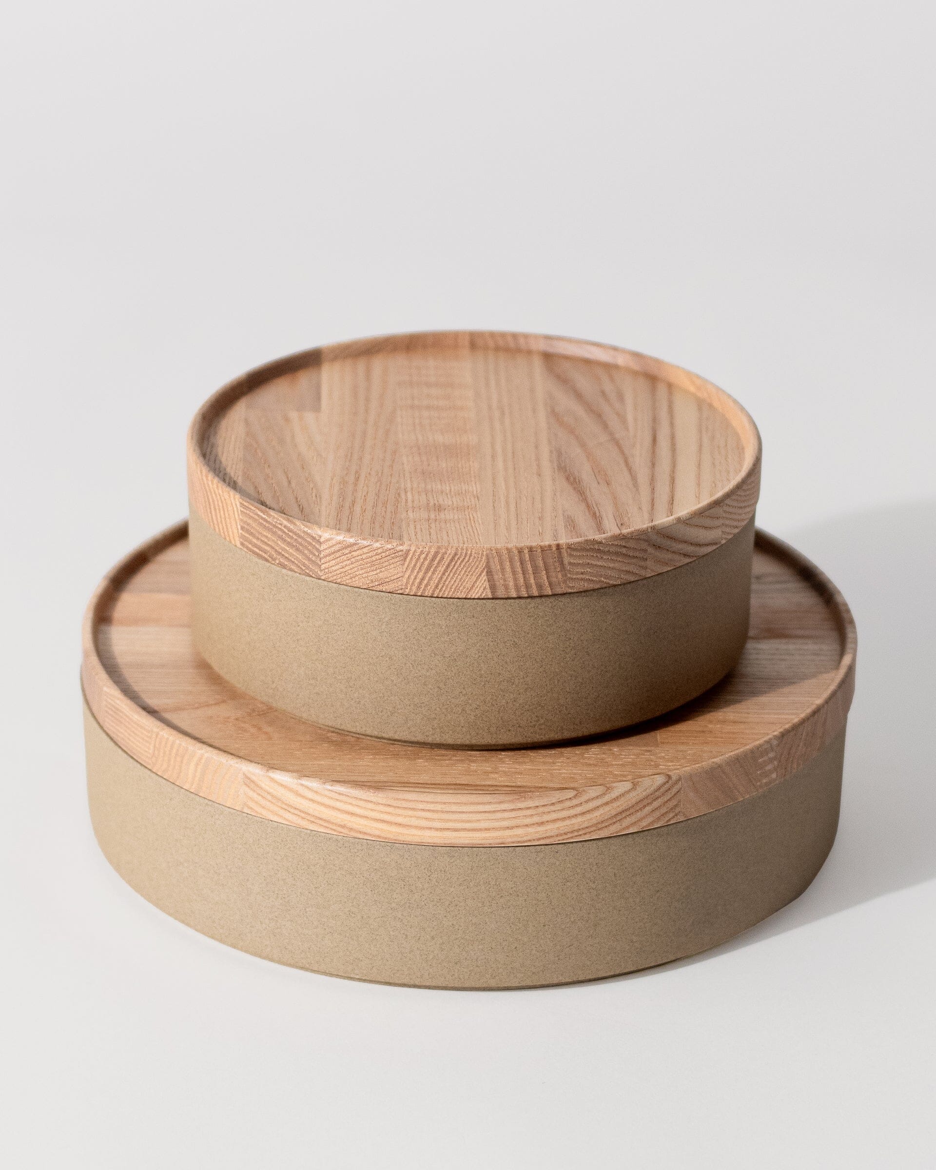 Hasami Porcelain Medium/Large Bowl in Natural with Ash Wooden Tray 