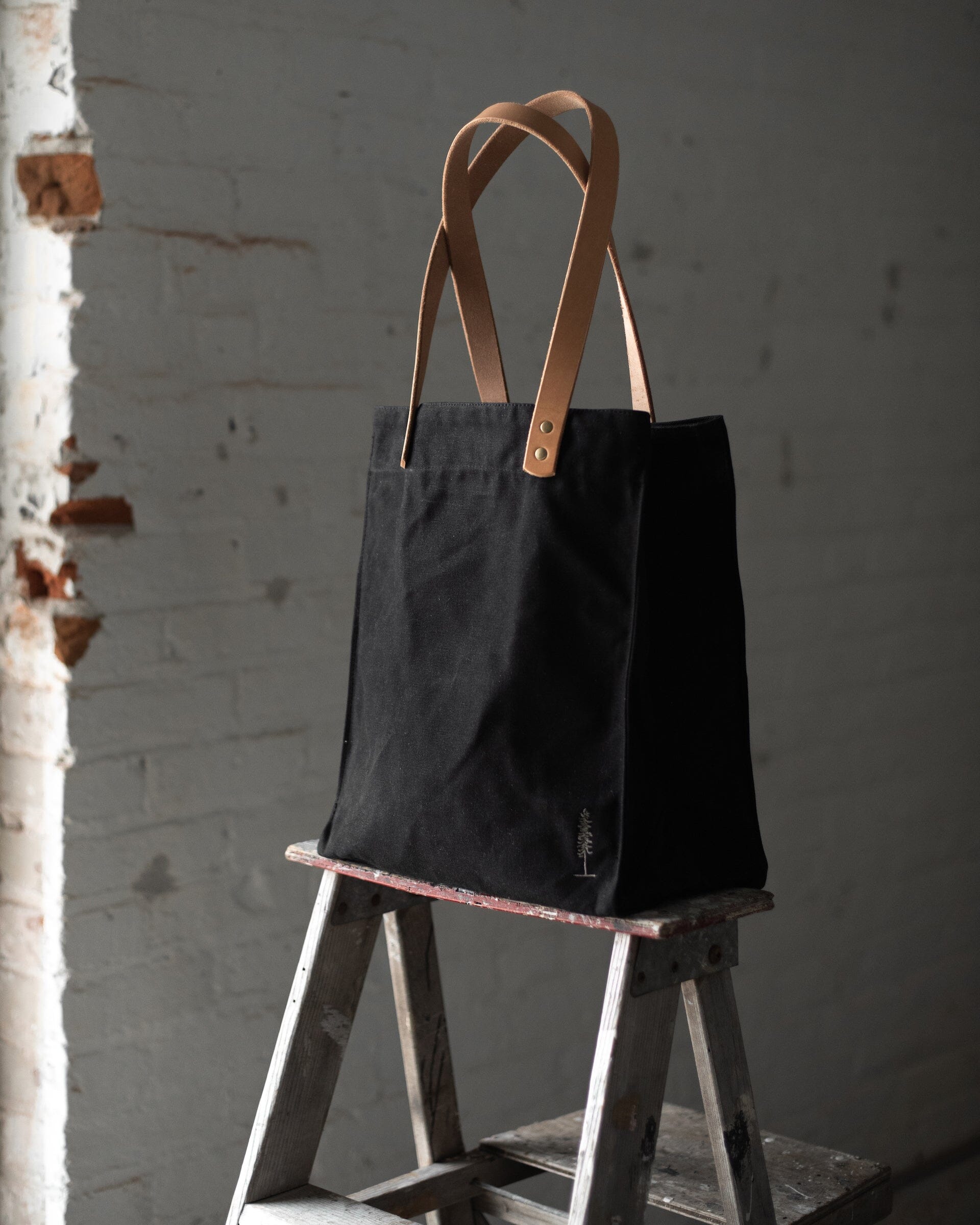 #color_black The Market Tote in Black 