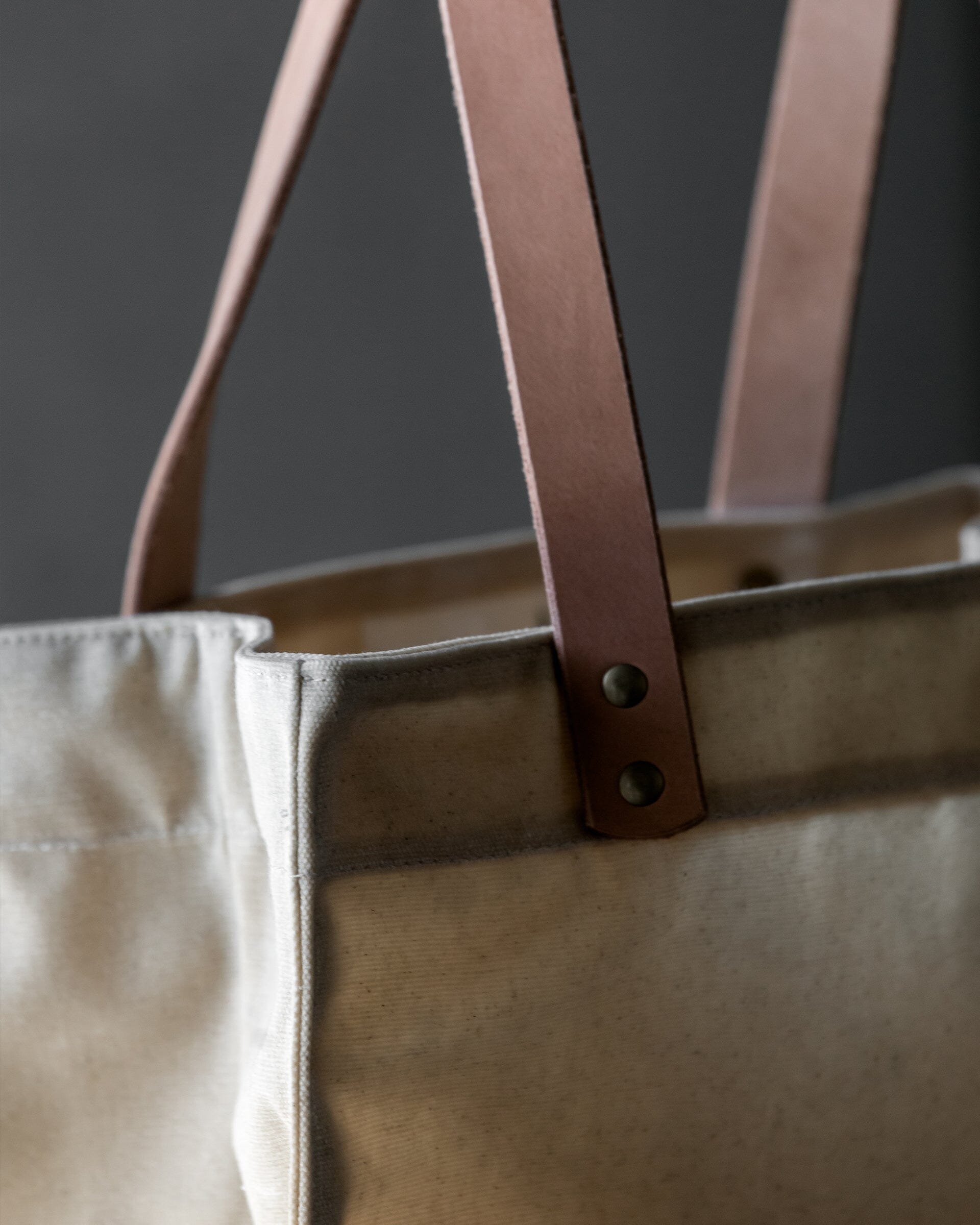 The Market Tote in Natural - detail #color_natural