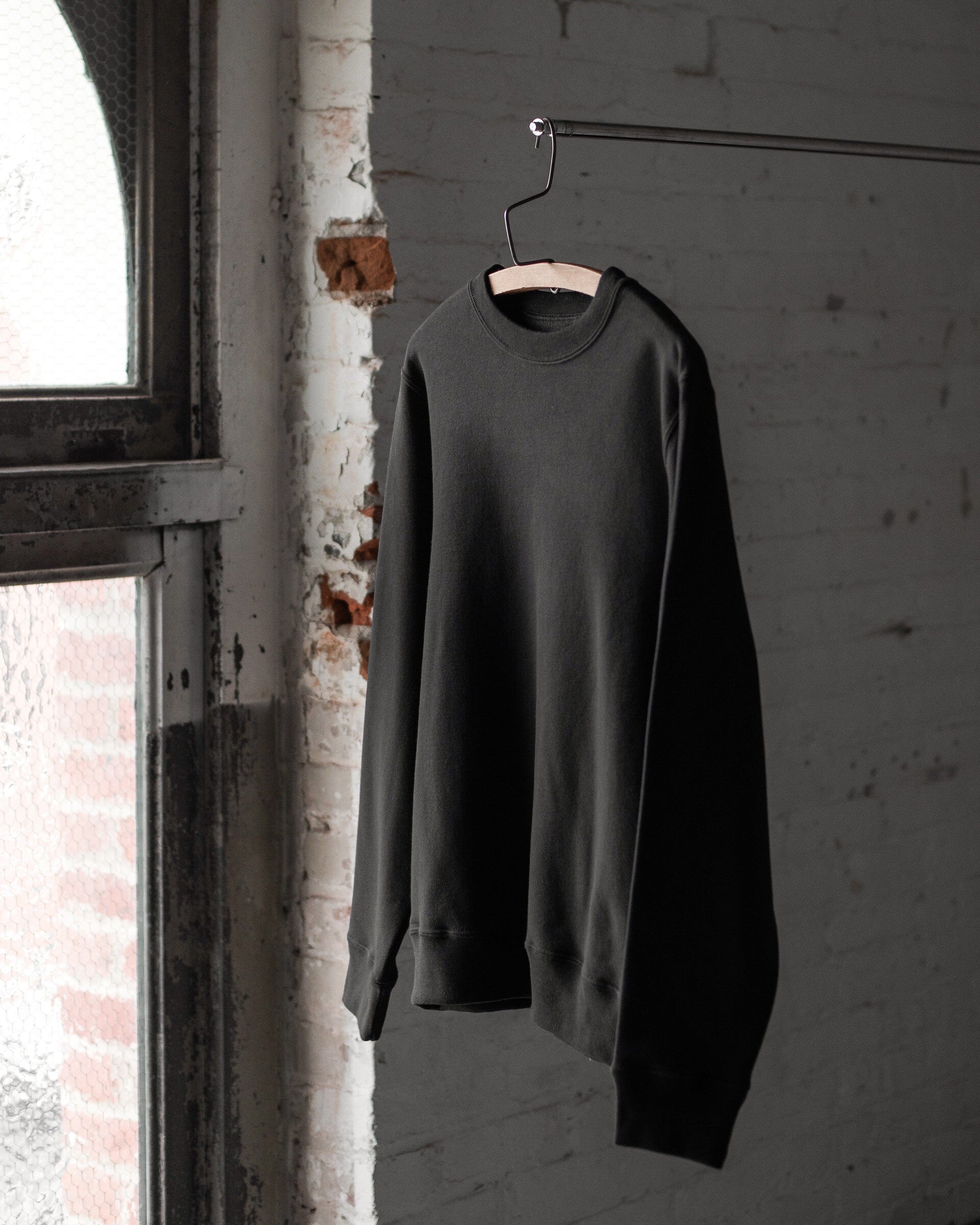 The Organic Crewneck Sweatshirt in Black #color_black